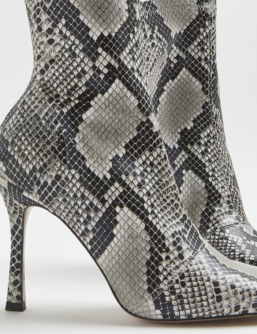 Botine River Island, animal print