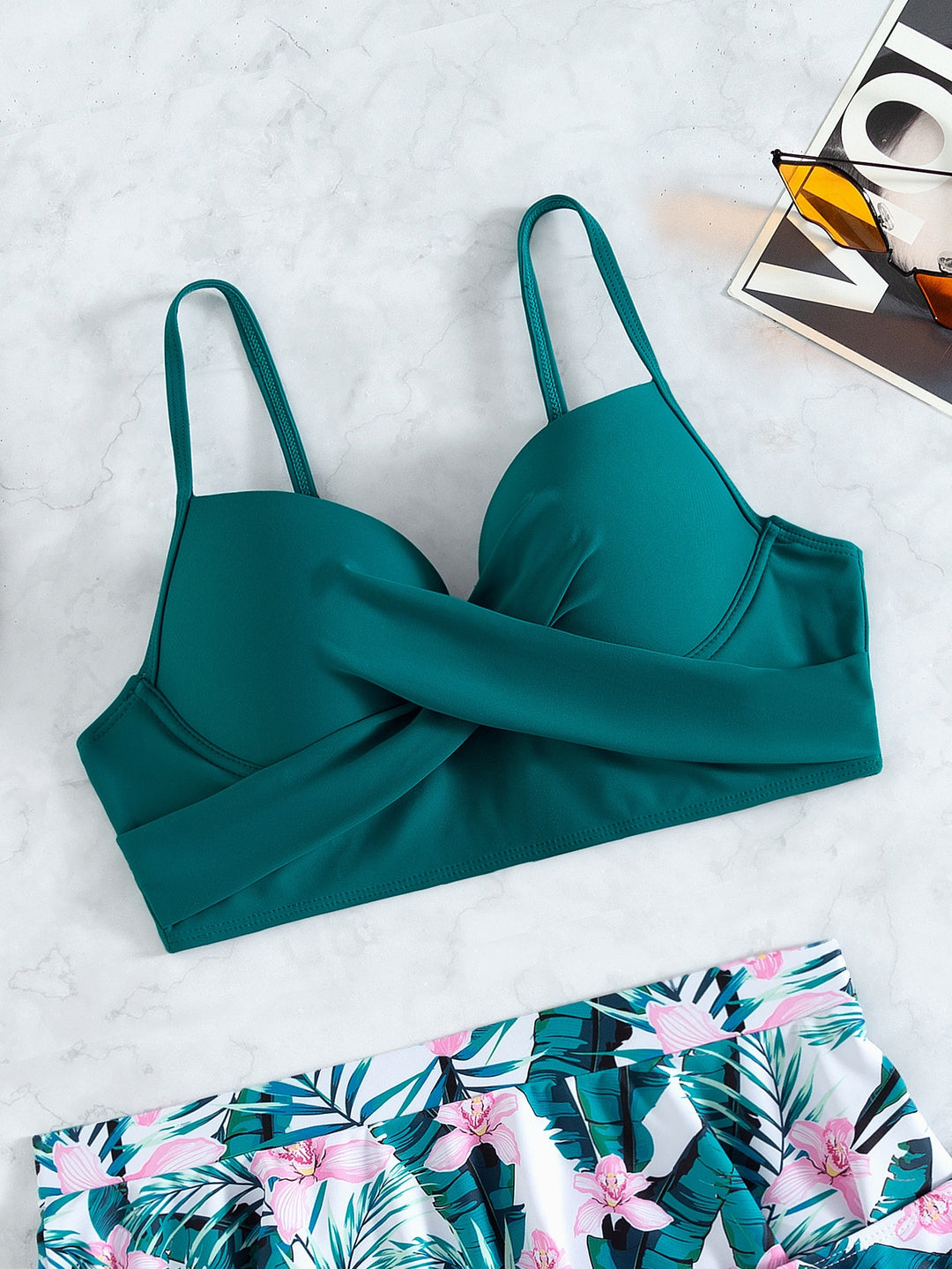 Set costum de baie SHEIN, mix culori