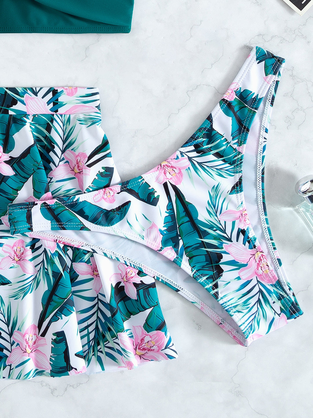 Set costum de baie SHEIN, mix culori