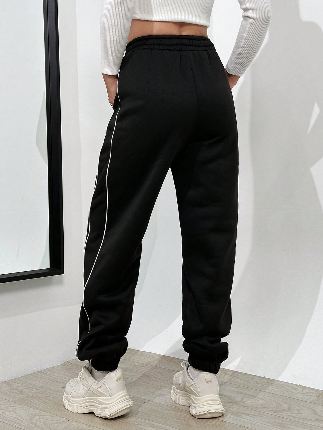 Pantaloni SHEIN, negru
