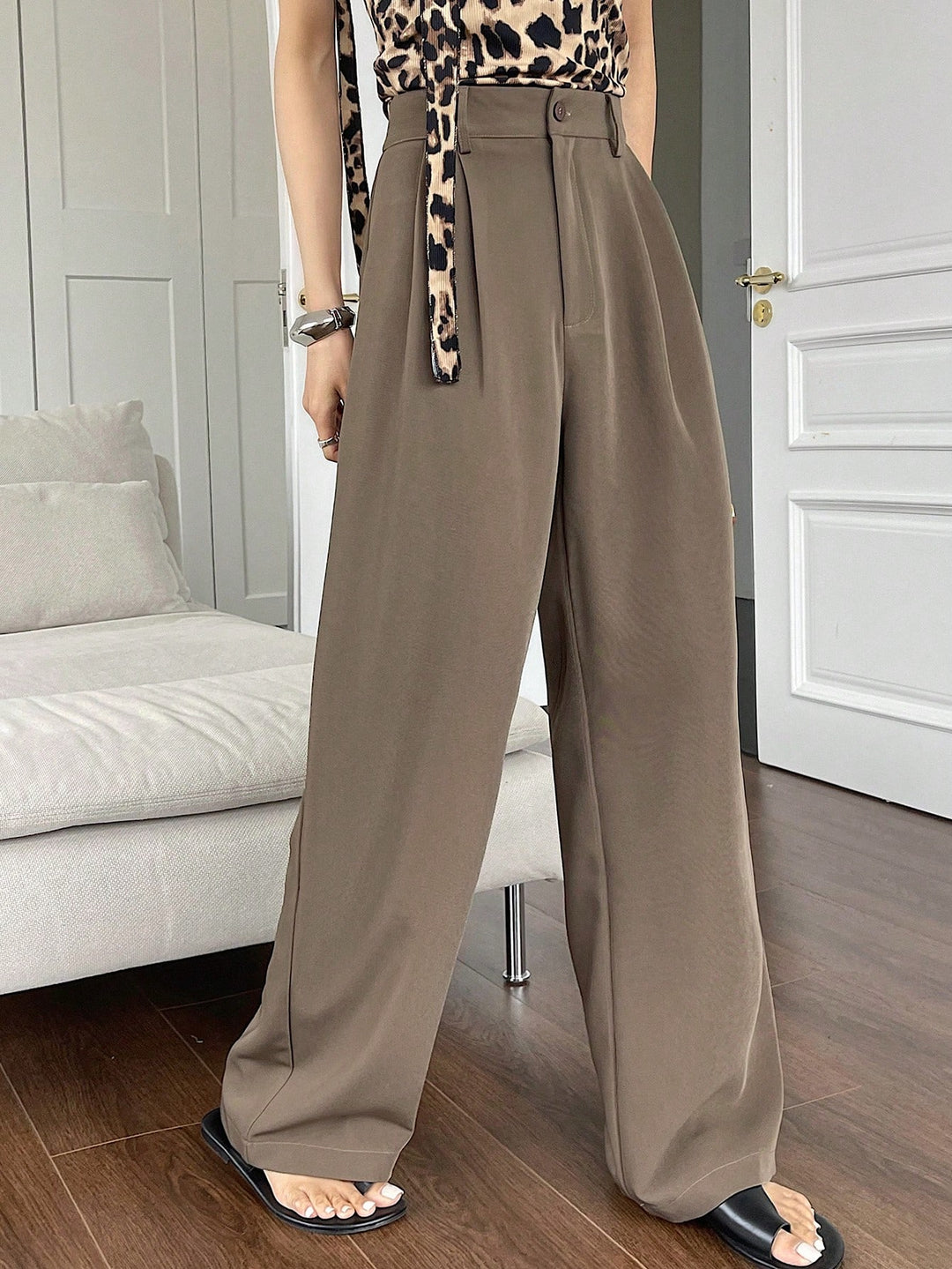 Pantaloni SHEIN, maro
