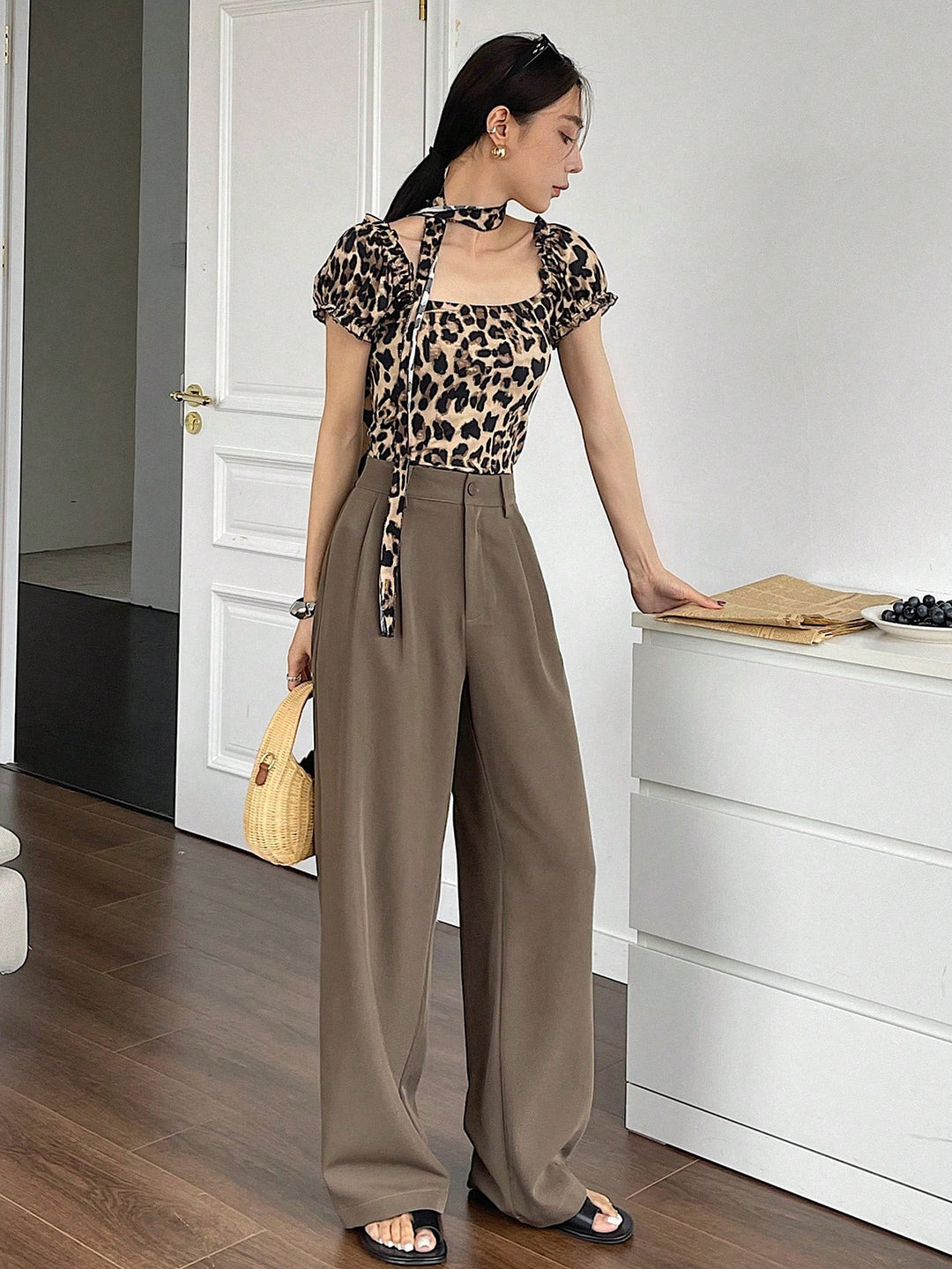 Pantaloni SHEIN, maro