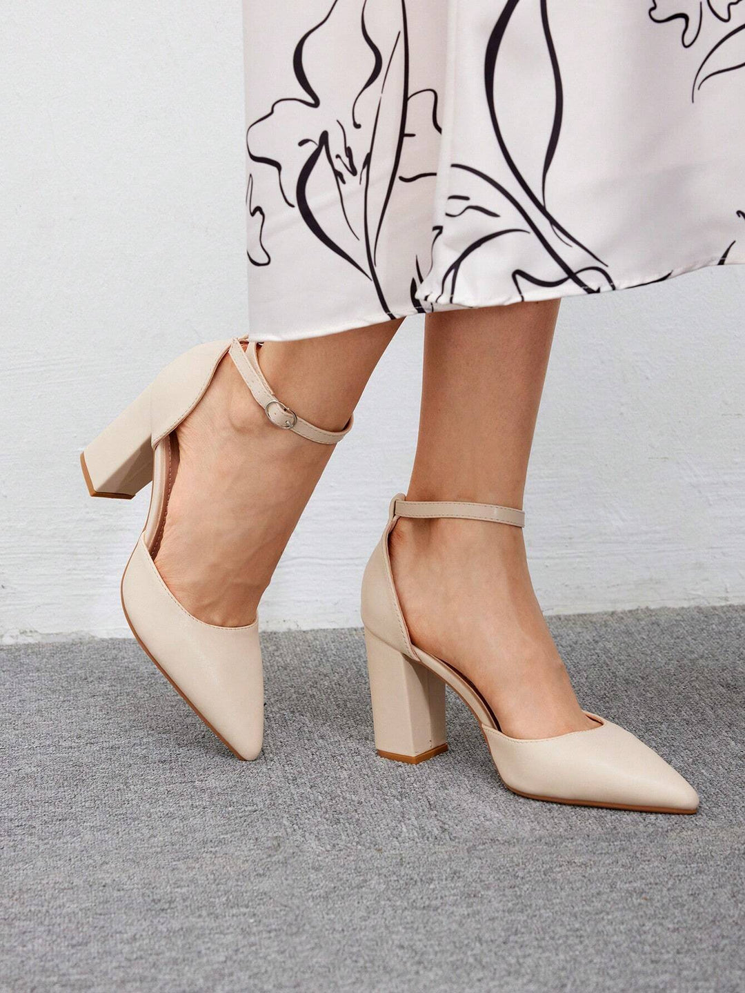 Pantofi cu toc SHEIN, bej