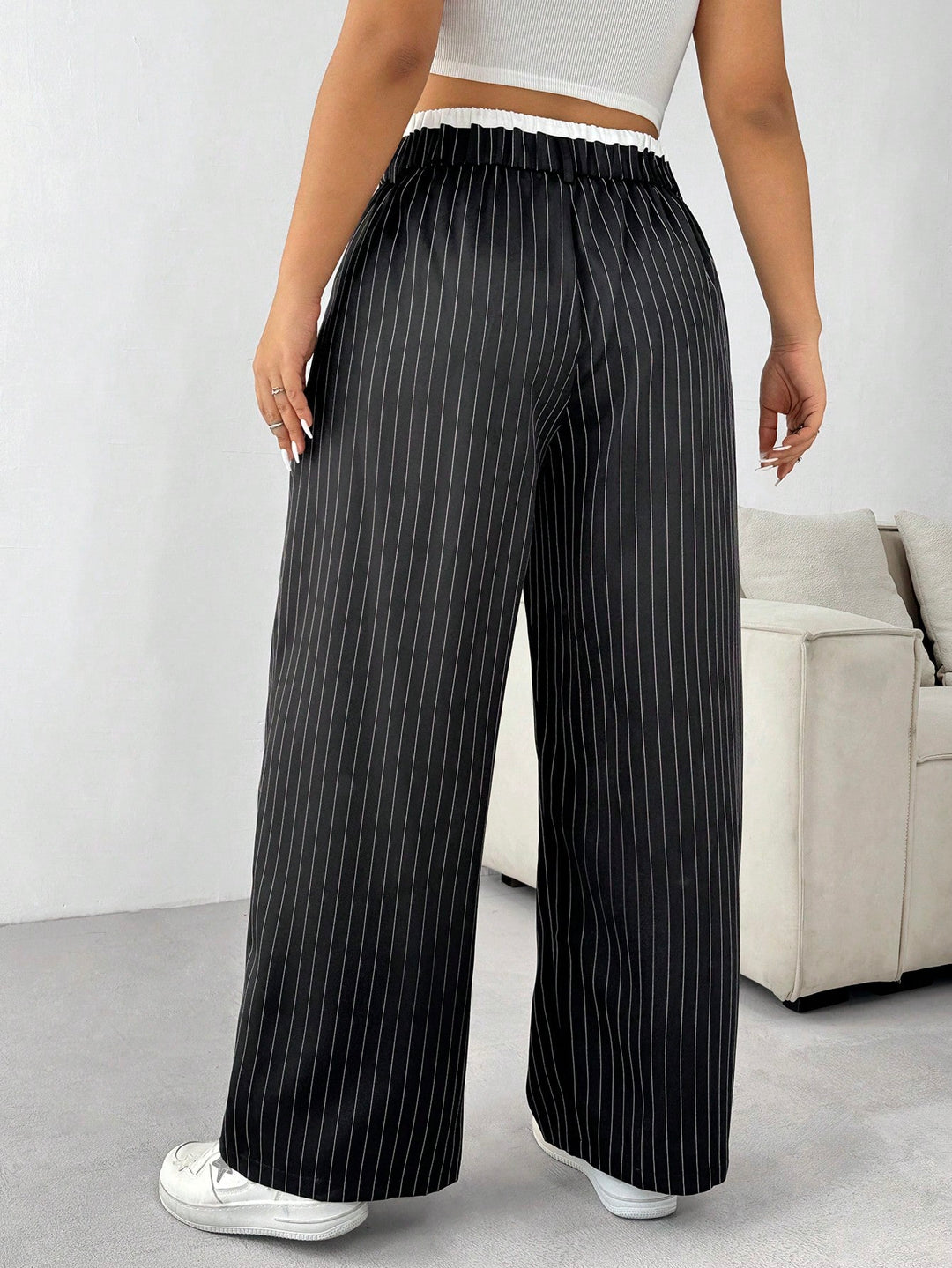 Pantaloni SHEIN, negru