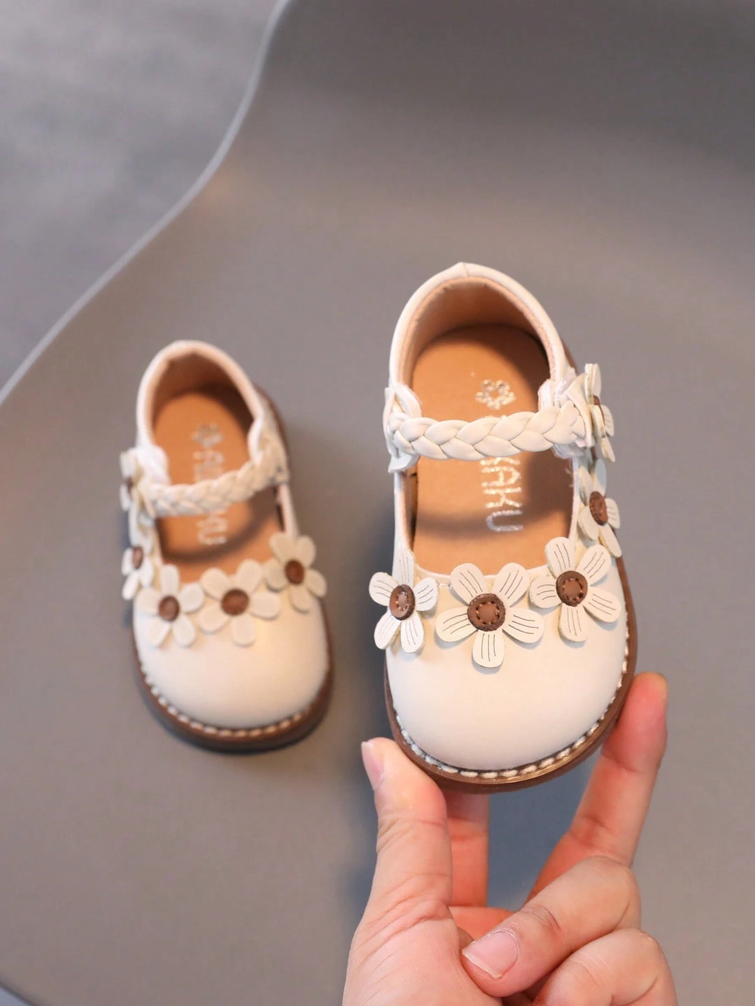 Pantofi SHEIN, crem