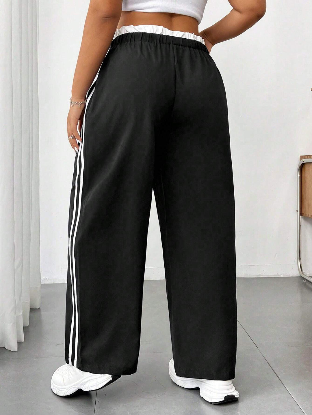 Pantaloni SHEIN, negru