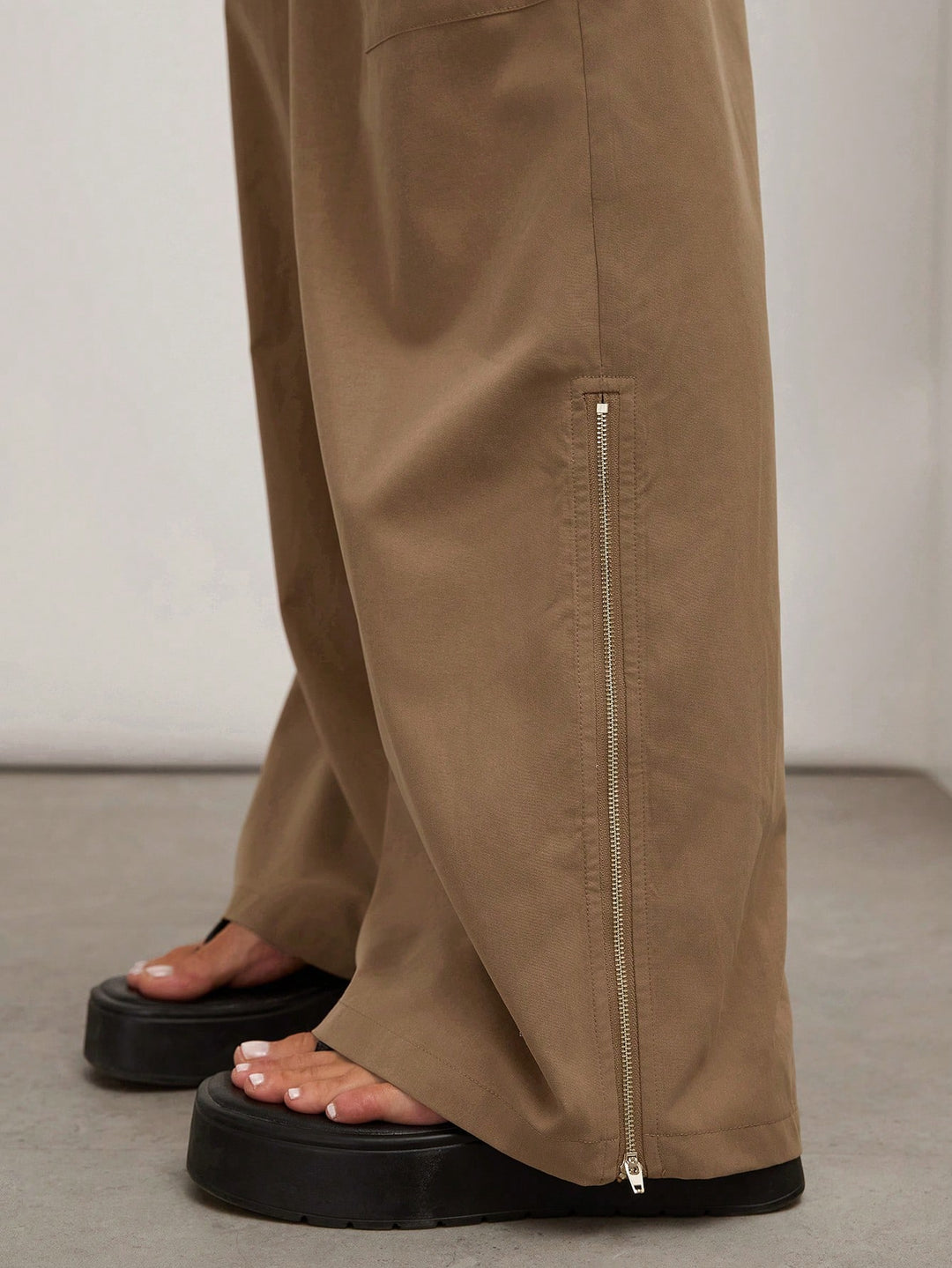 Pantaloni SHEIN, maro