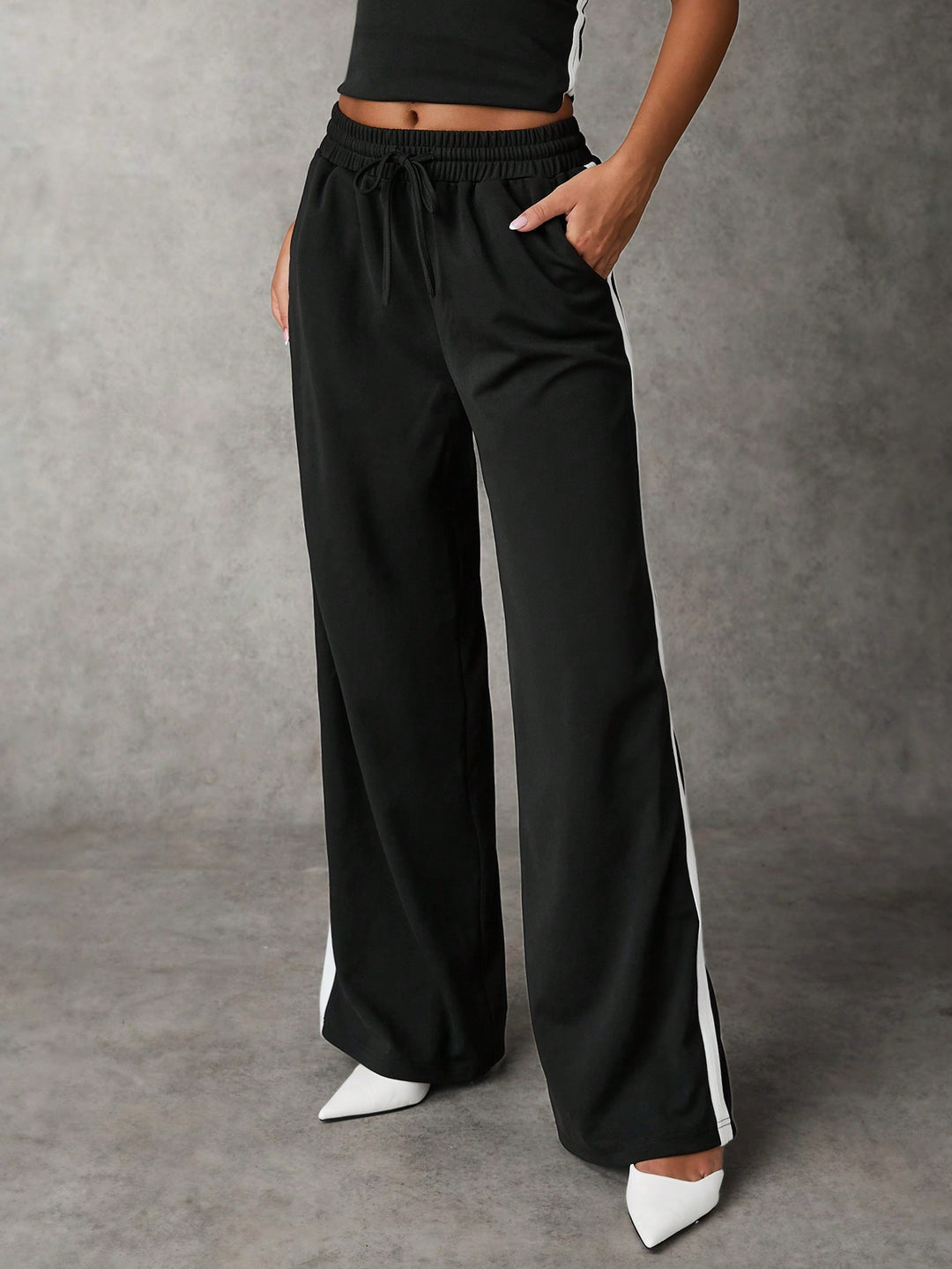 Pantaloni SHEIN, negru