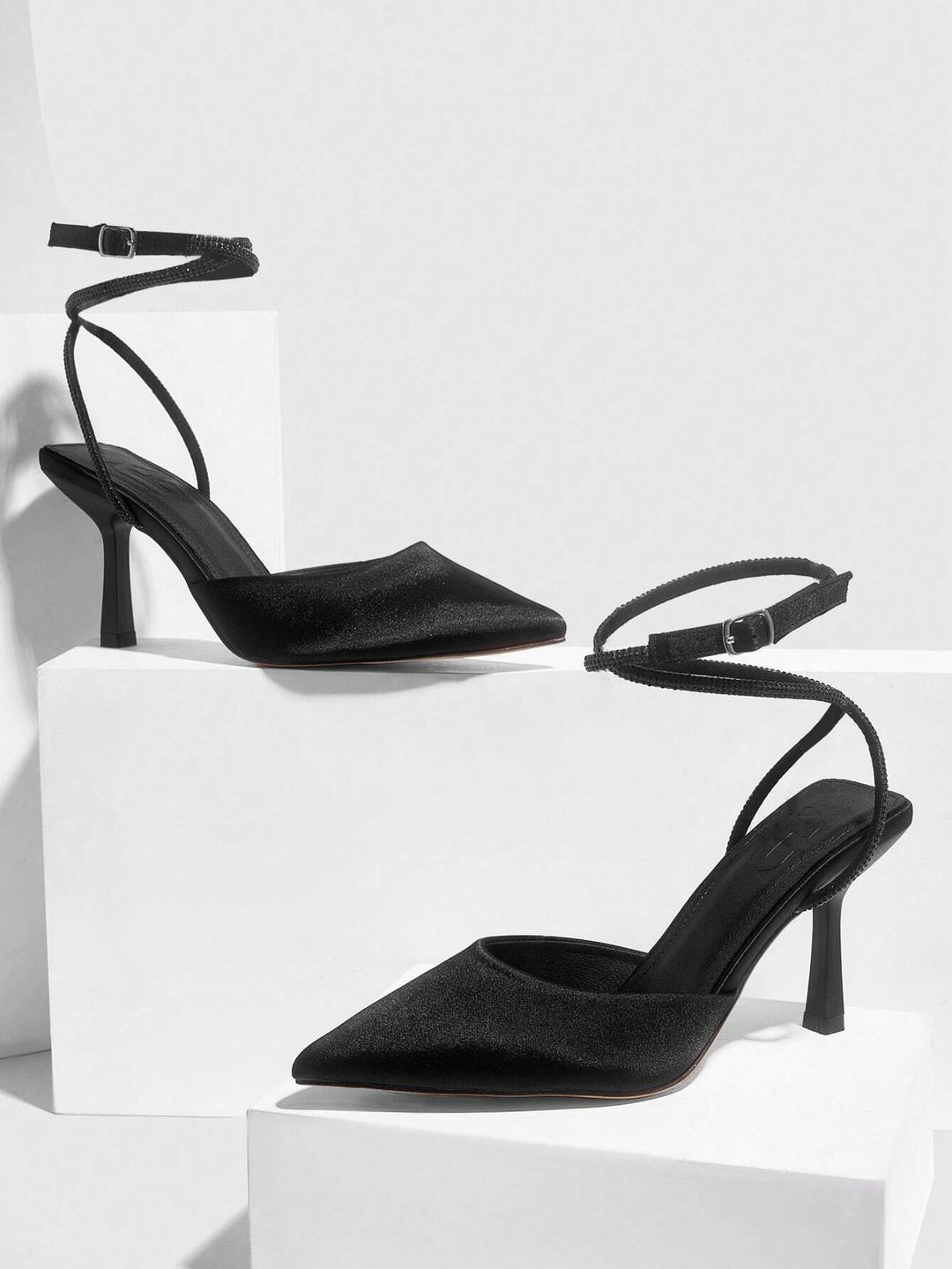 Pantofi cu toc SHEIN, negru