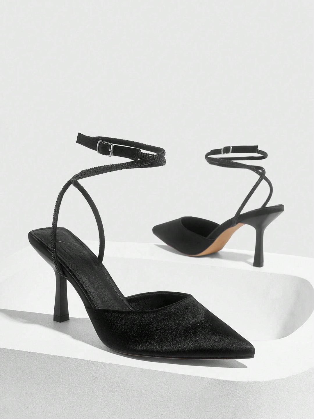 Pantofi cu toc SHEIN, negru