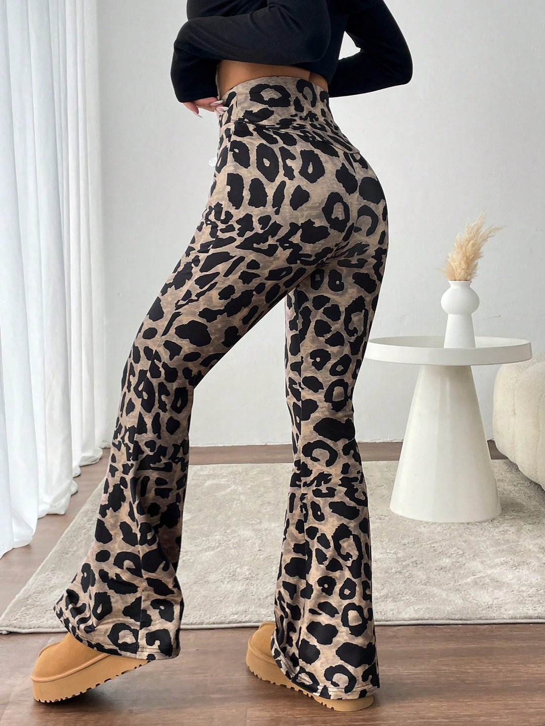 Pantaloni SHEIN, maro