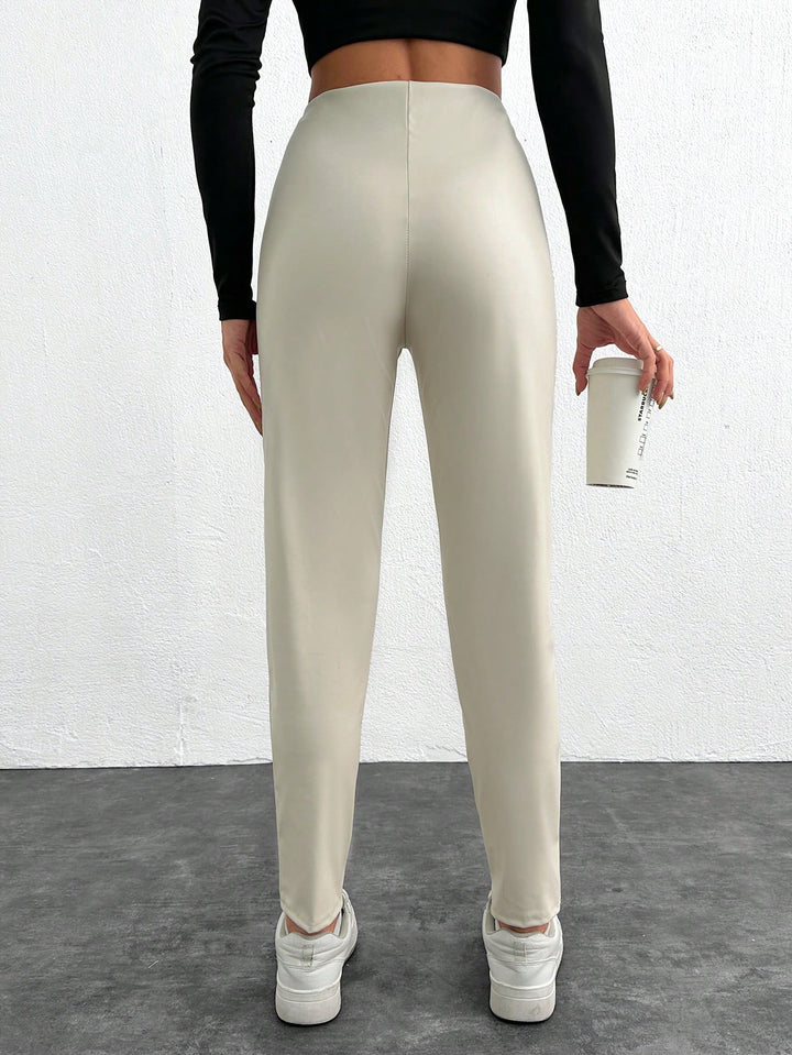 Pantaloni imitație piele SHEIN, crem
