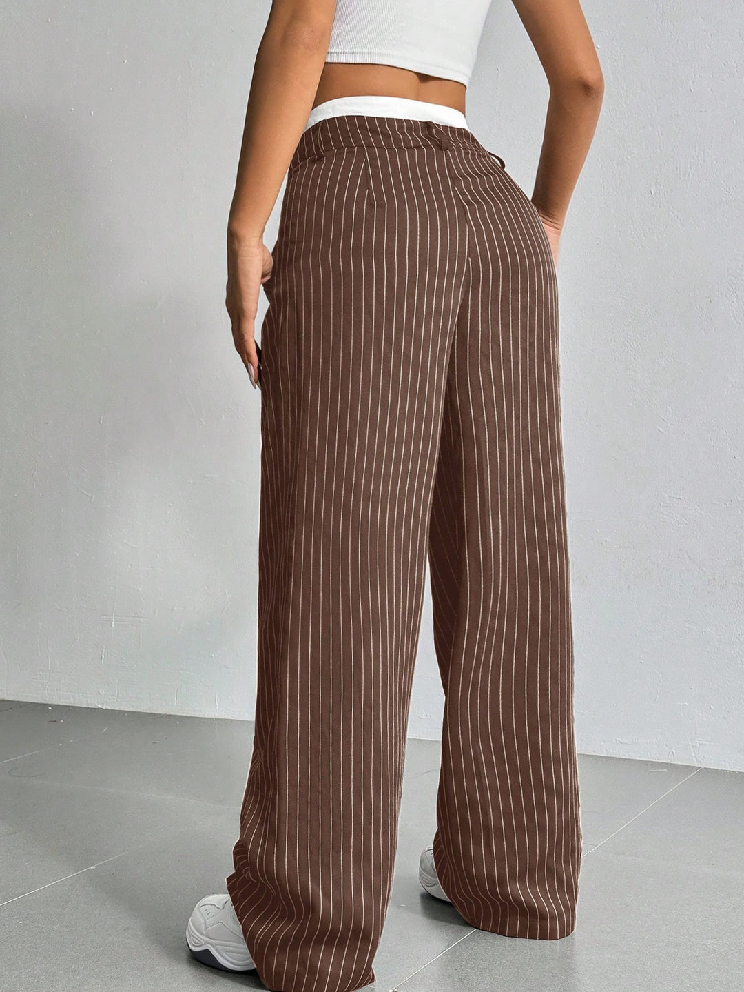 Pantaloni SHEIN, maro