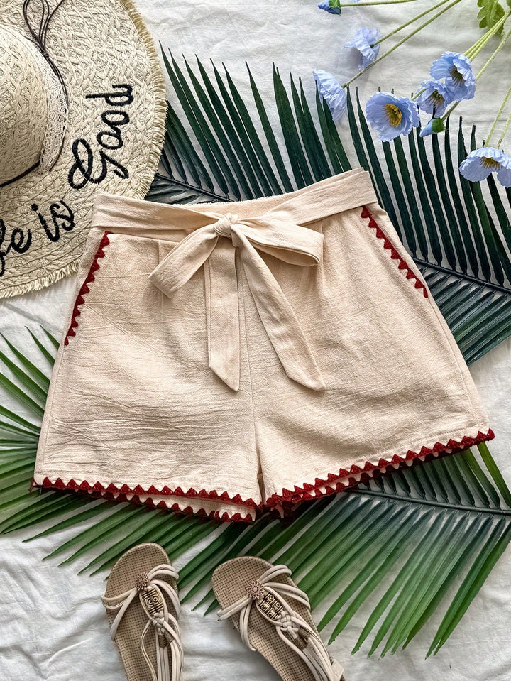 Pantaloni scurți SHEIN, crem