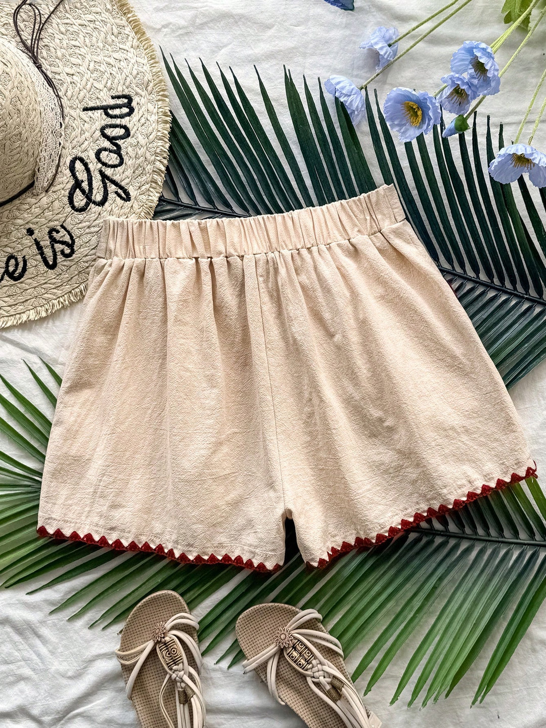 Pantaloni scurți SHEIN, crem