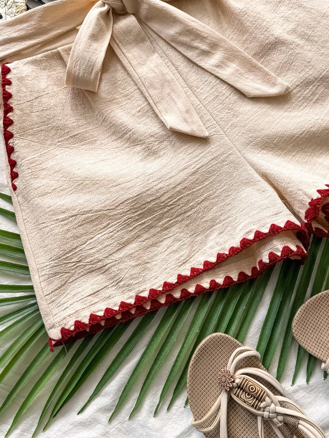 Pantaloni scurți SHEIN, crem
