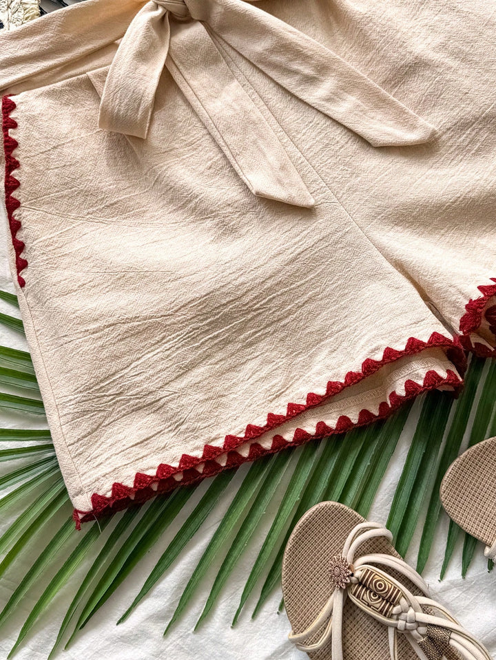 Pantaloni scurți SHEIN, crem