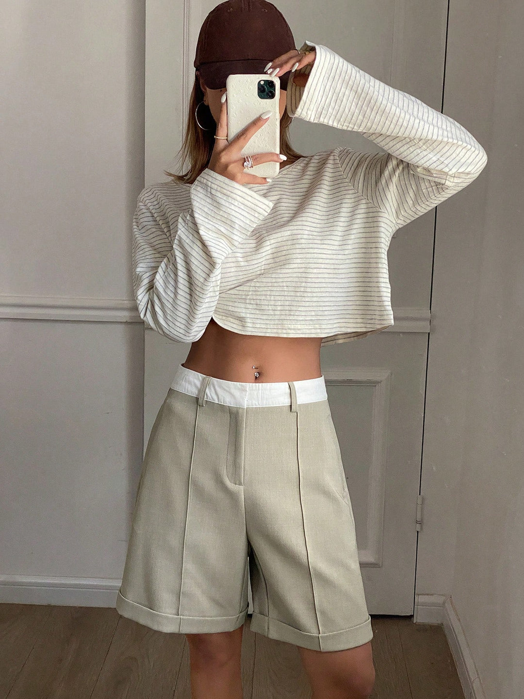Pantaloni scurți SHEIN, kaki