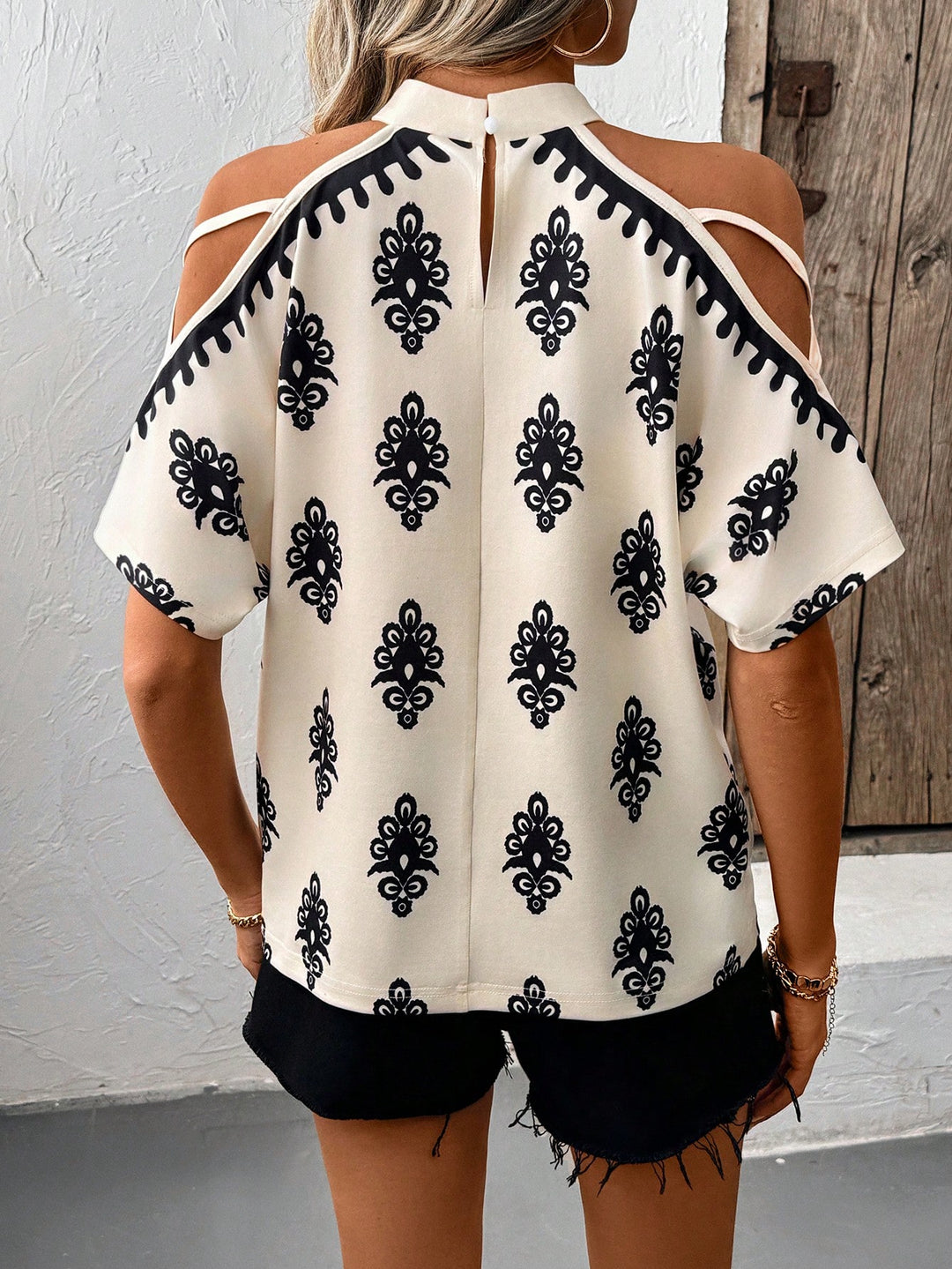 Tricou SHEIN, crem
