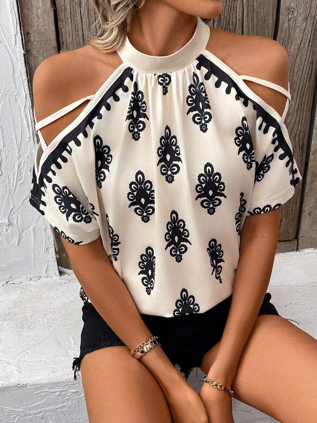 Tricou SHEIN, crem