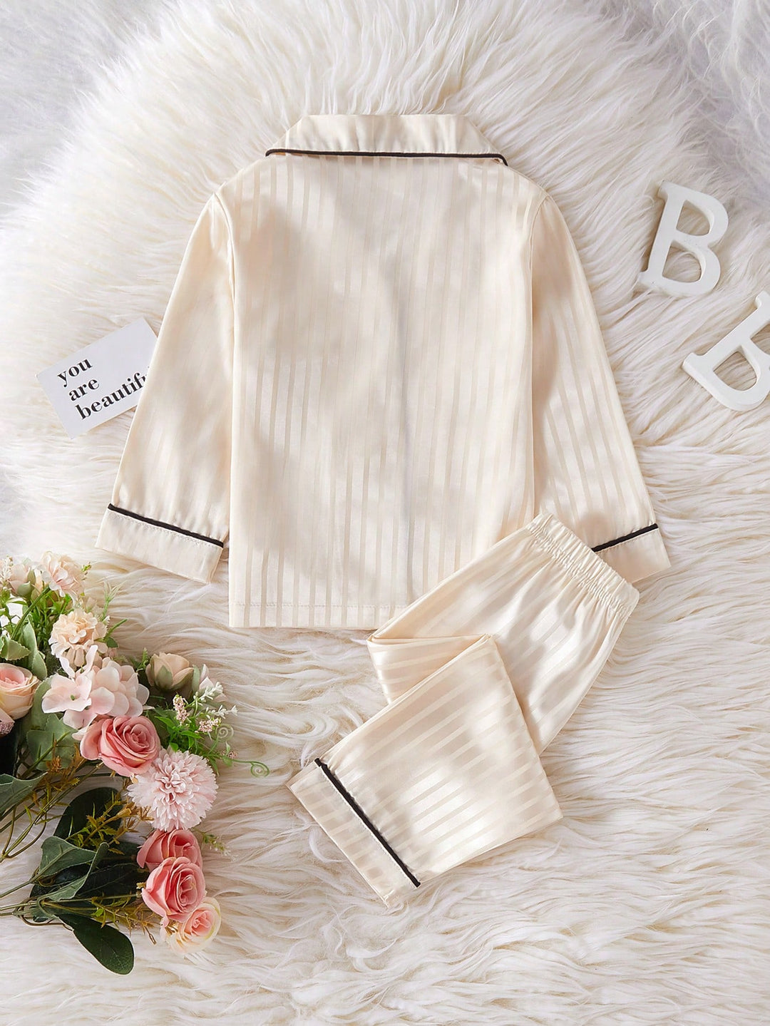 Compleu pijamale SHEIN, crem
