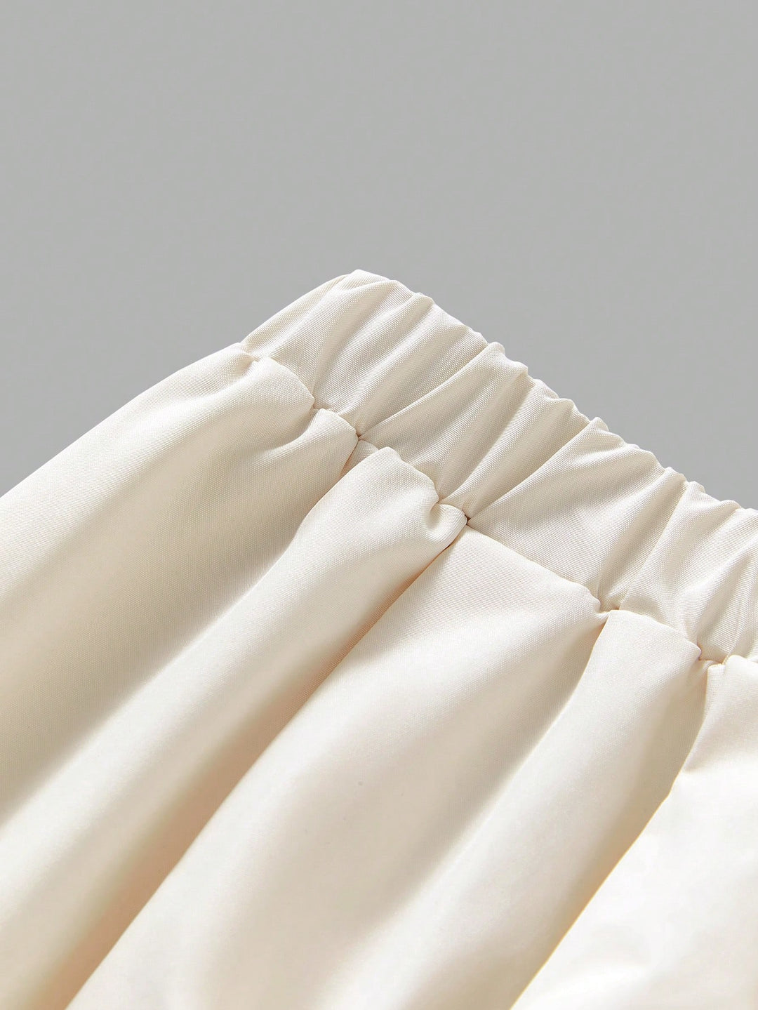 Pantaloni scurți SHEIN, crem
