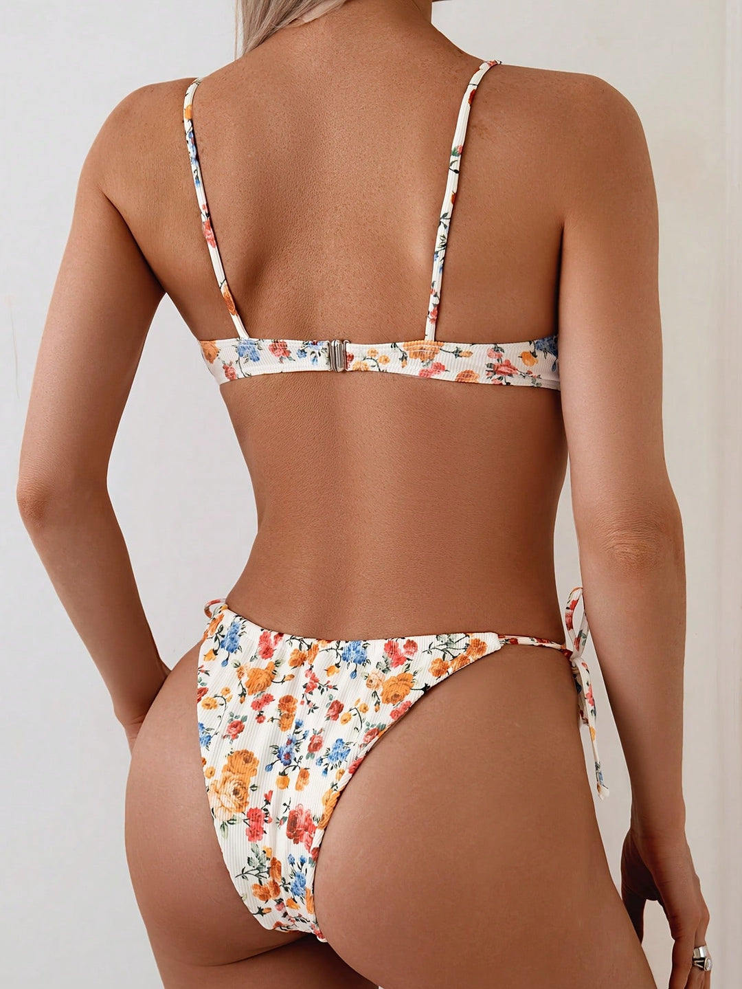 Set bikini SHEIN, alb