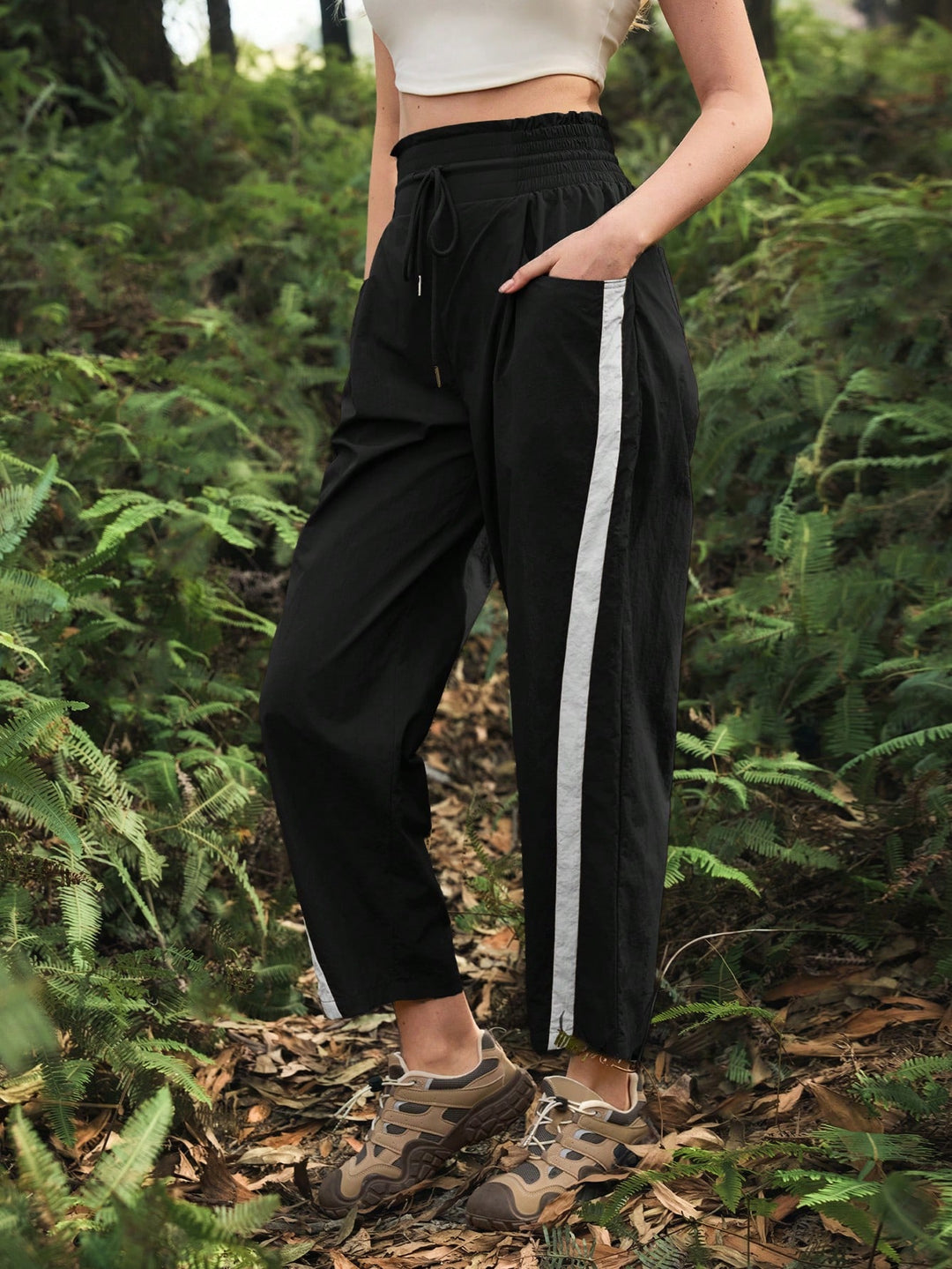 Pantaloni SHEIN, negru