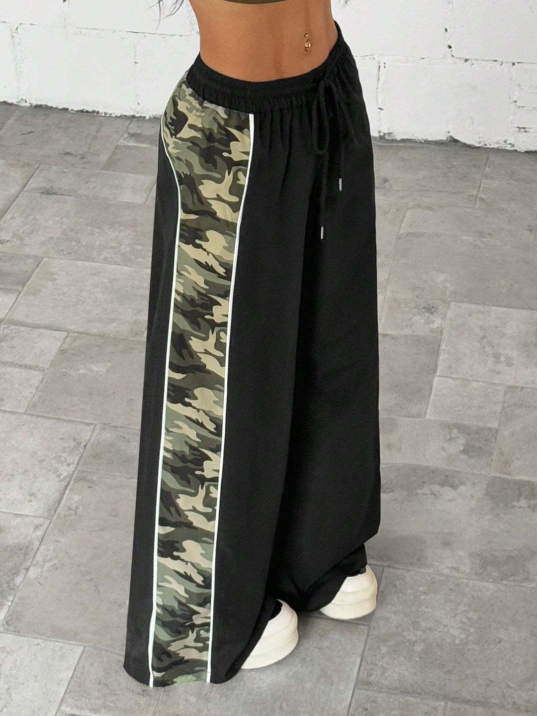 Pantaloni SHEIN, negru