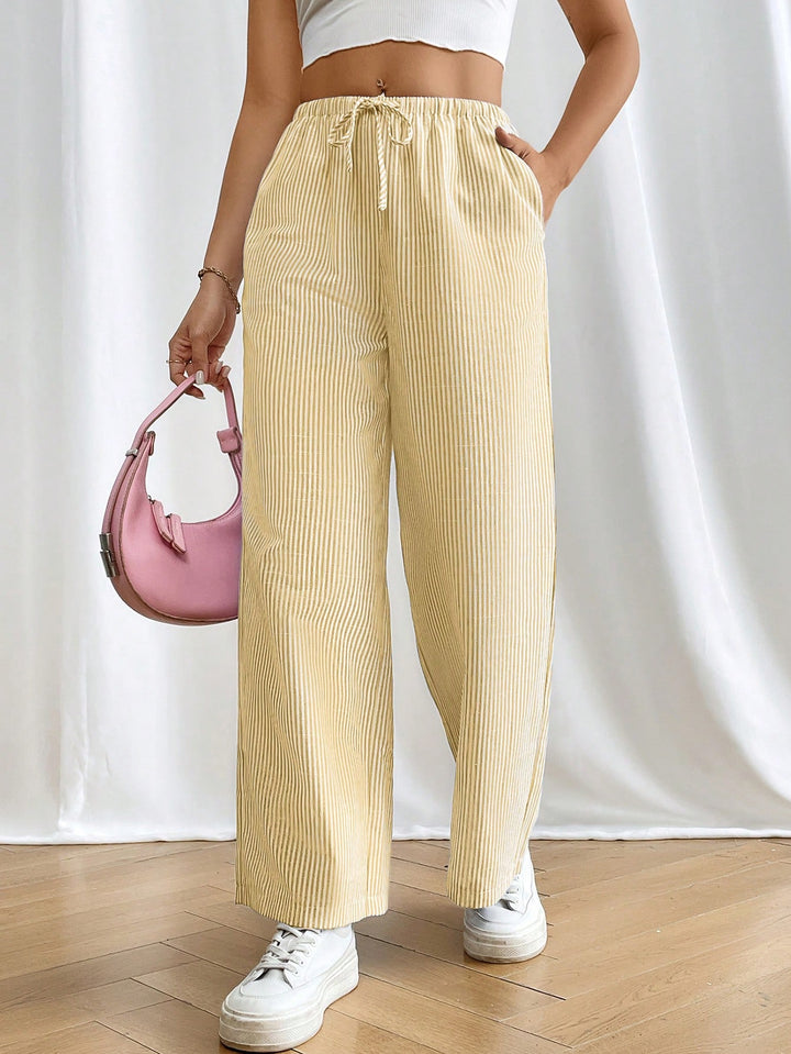 Pantaloni SHEIN, galben