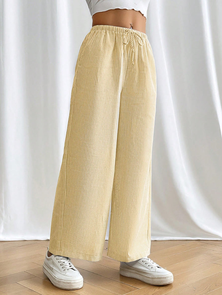 Pantaloni SHEIN, galben