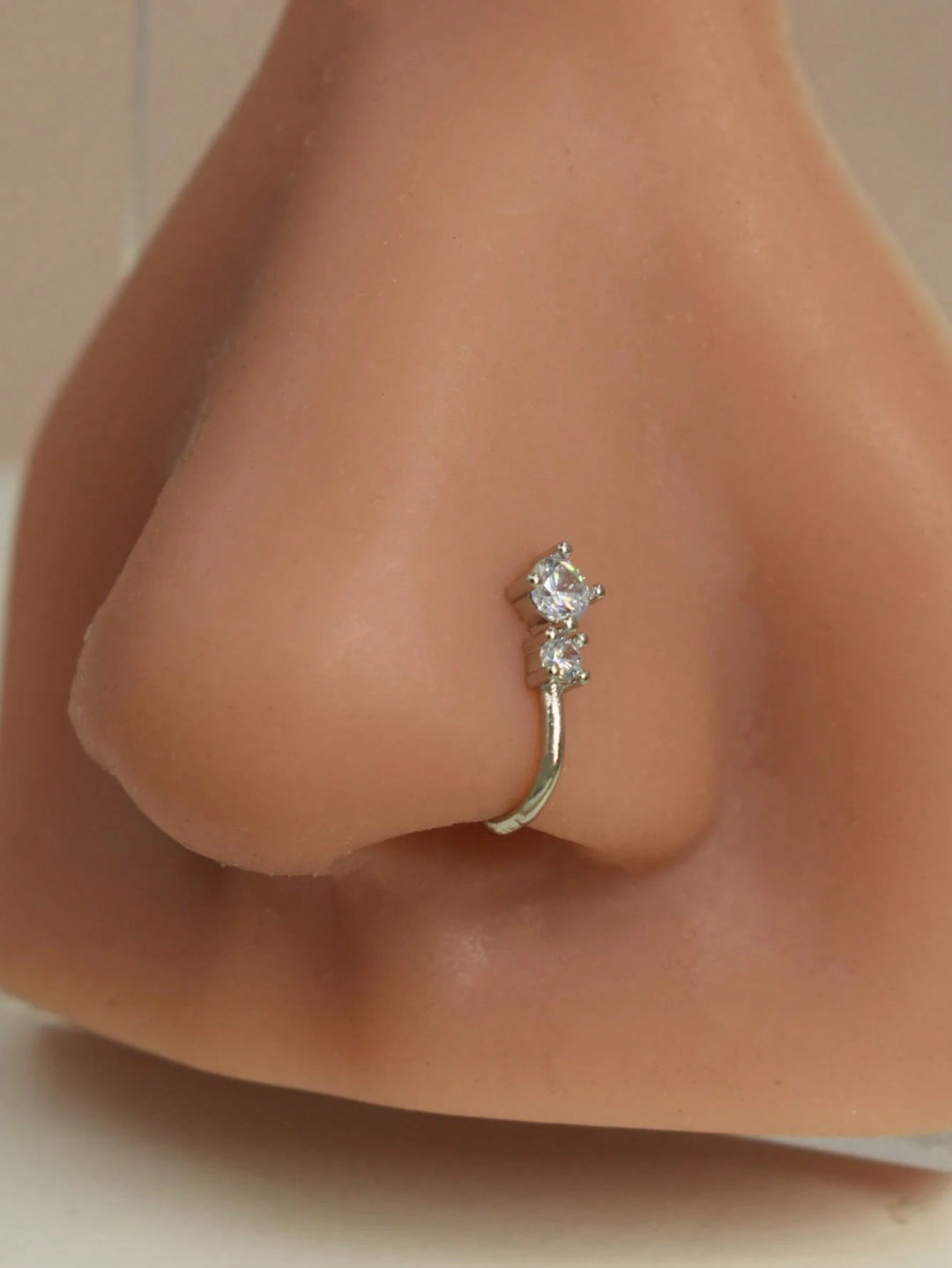 Piercing de nas fals SHEIN, argintiu