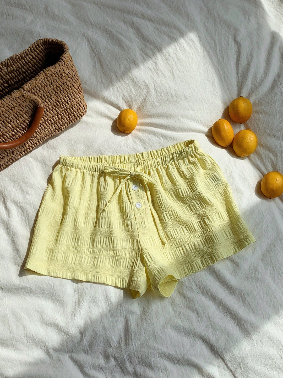 Pantaloni scurți SHEIN, galben