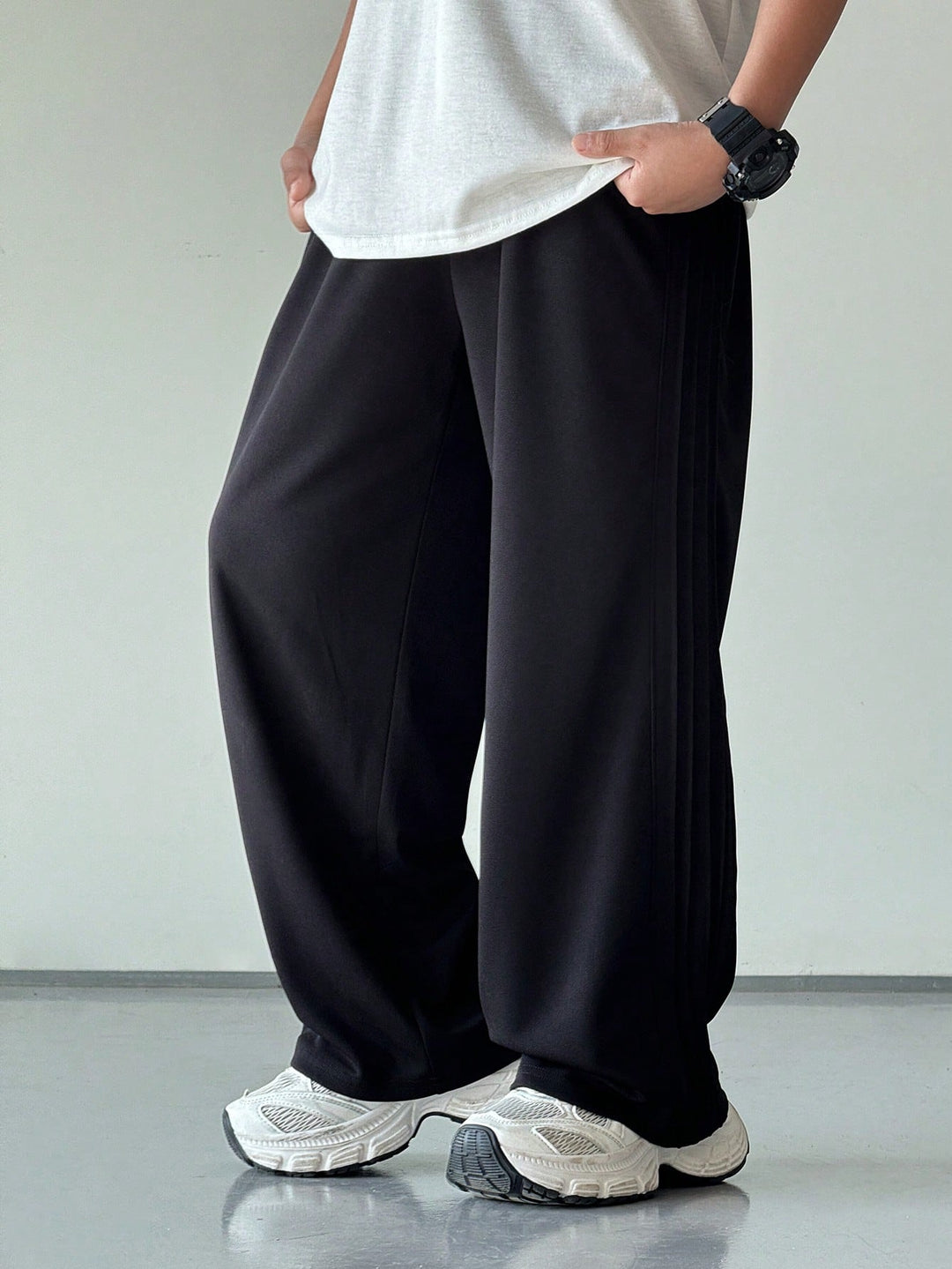 Pantaloni SHEIN, negru