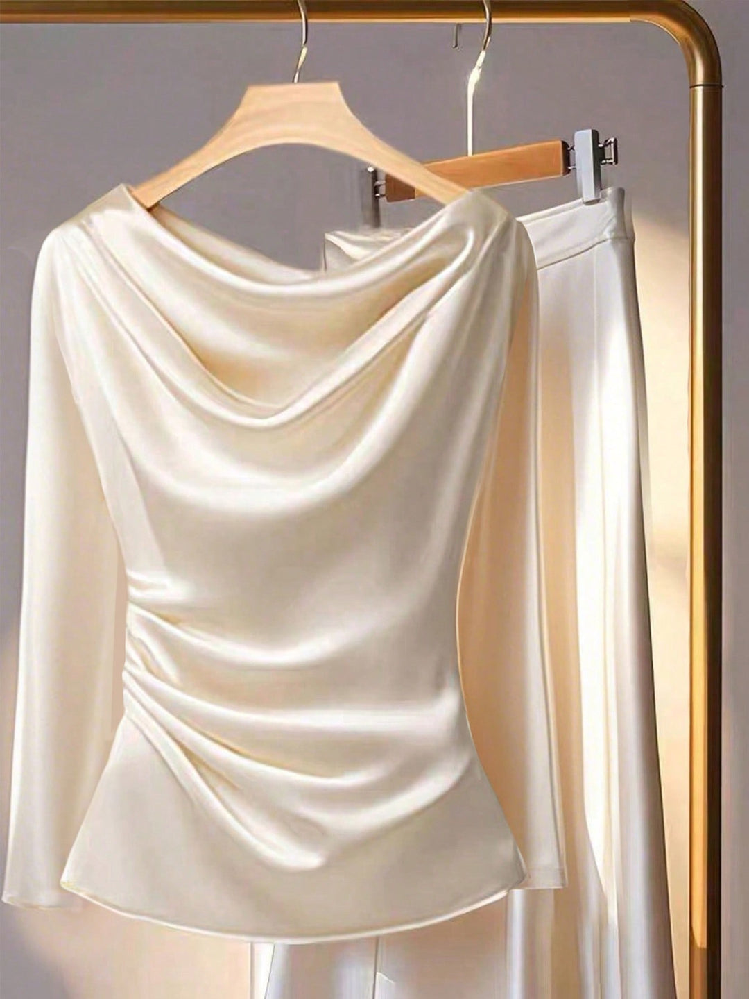 Bluza din satin SHEIN, bej