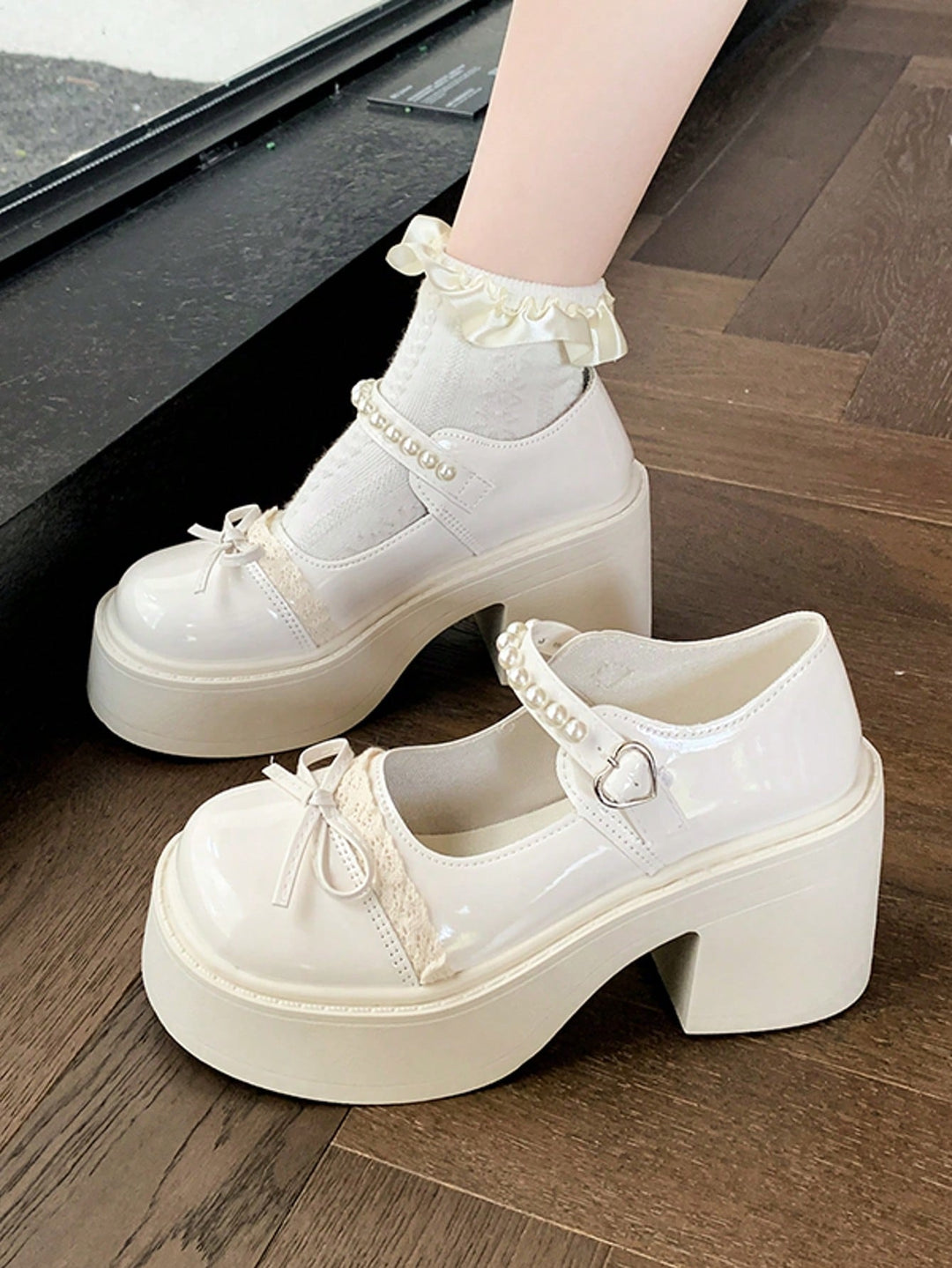 Pantofi SHEIN, crem