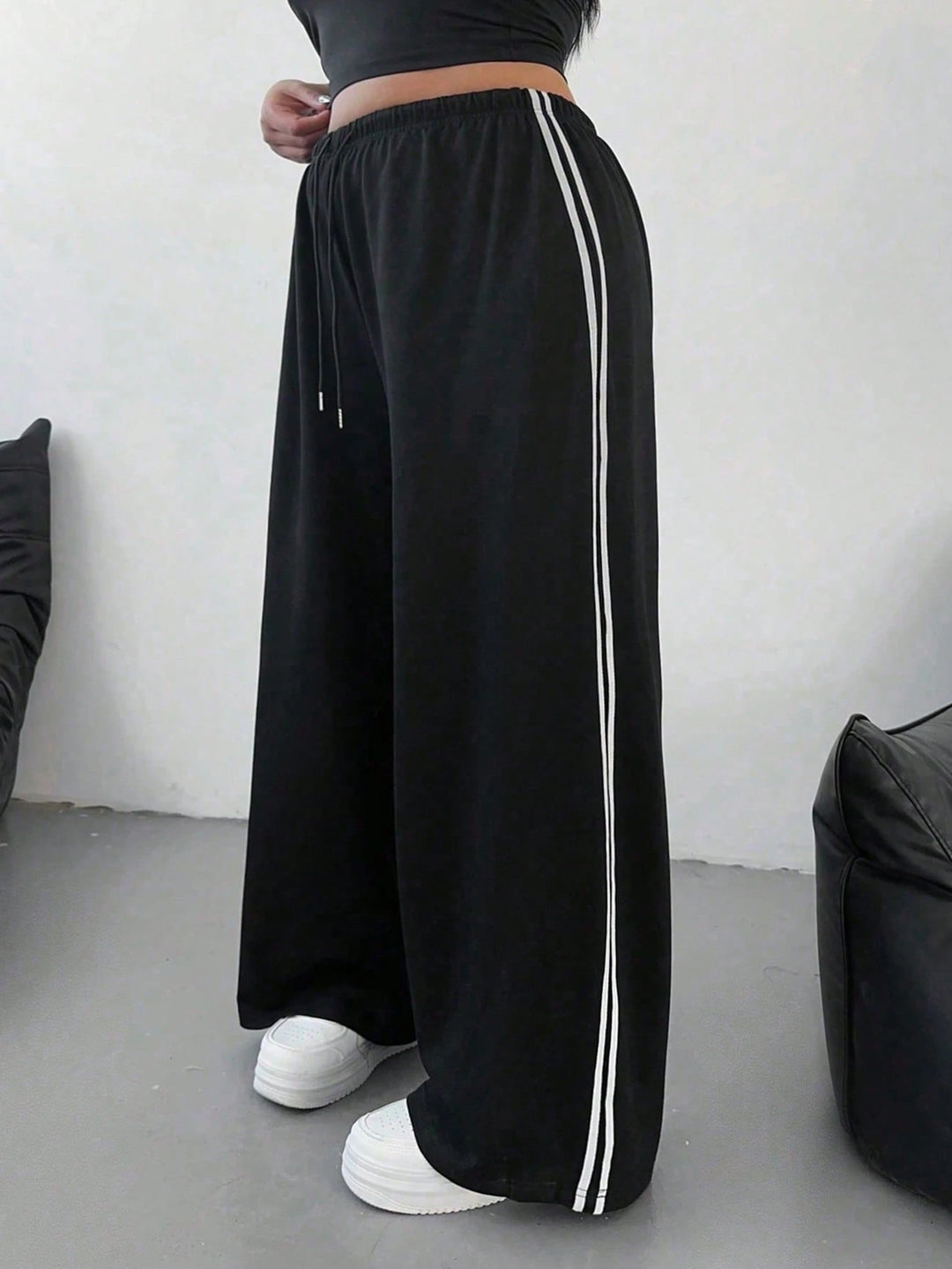 Pantaloni SHEIN, negru