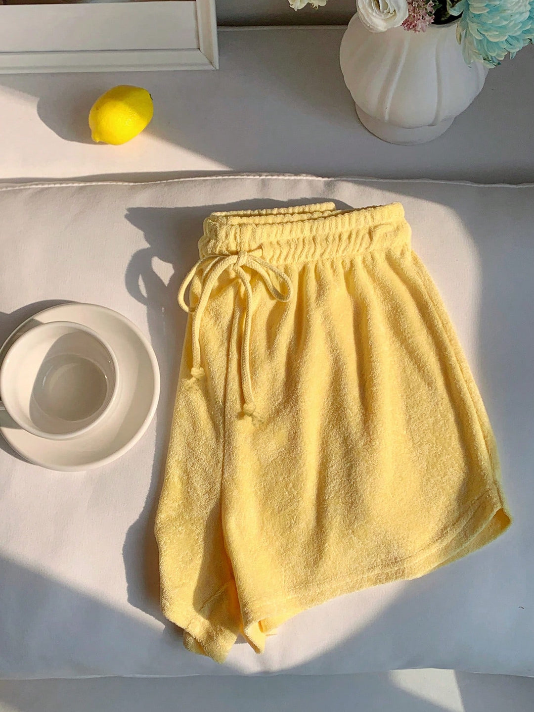 Pantaloni scurți SHEIN, galben