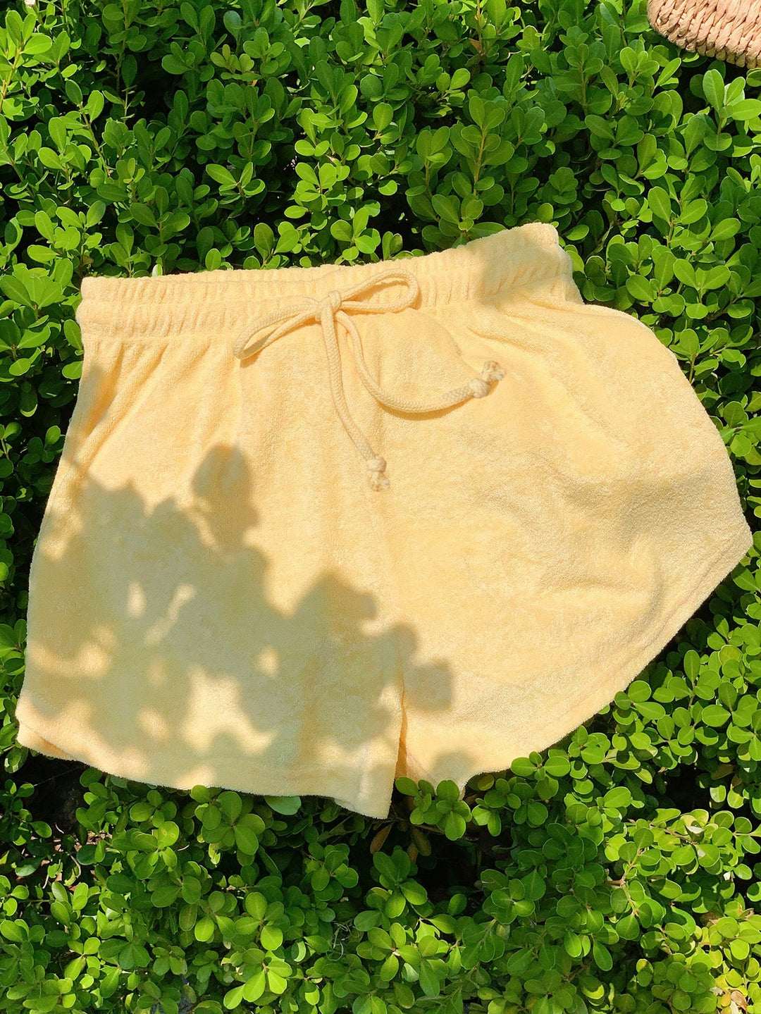 Pantaloni scurți SHEIN, galben