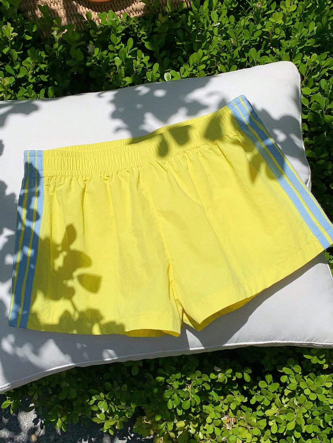 Pantaloni scurți SHEIN, galben