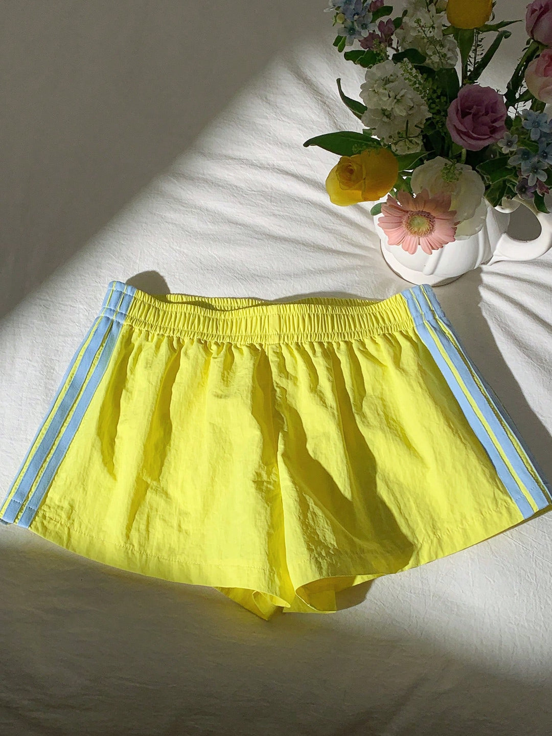 Pantaloni scurți SHEIN, galben