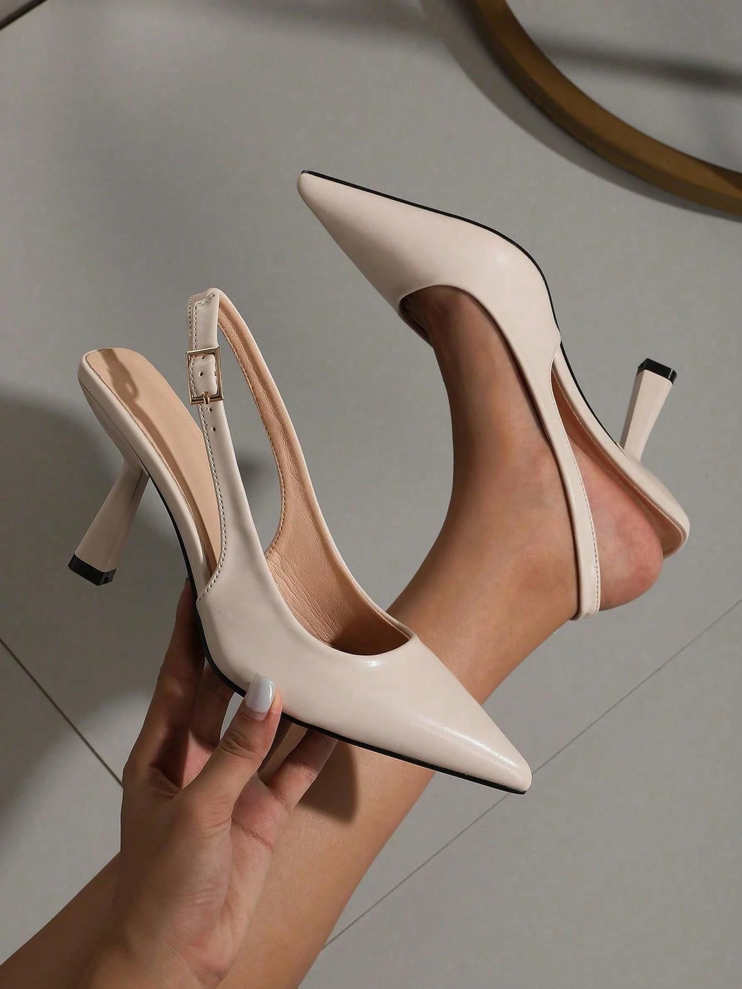 Pantofi cu toc SHEIN, bej
