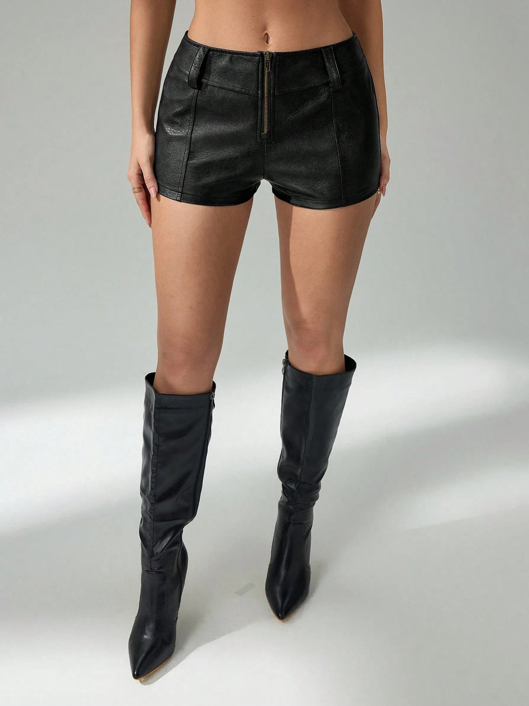 Pantaloni scurți din imitație de piele Shein, negru