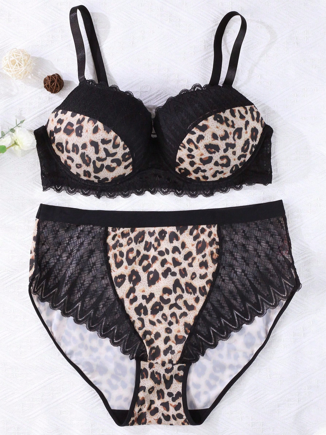 Set sutien și chilot SHEIN