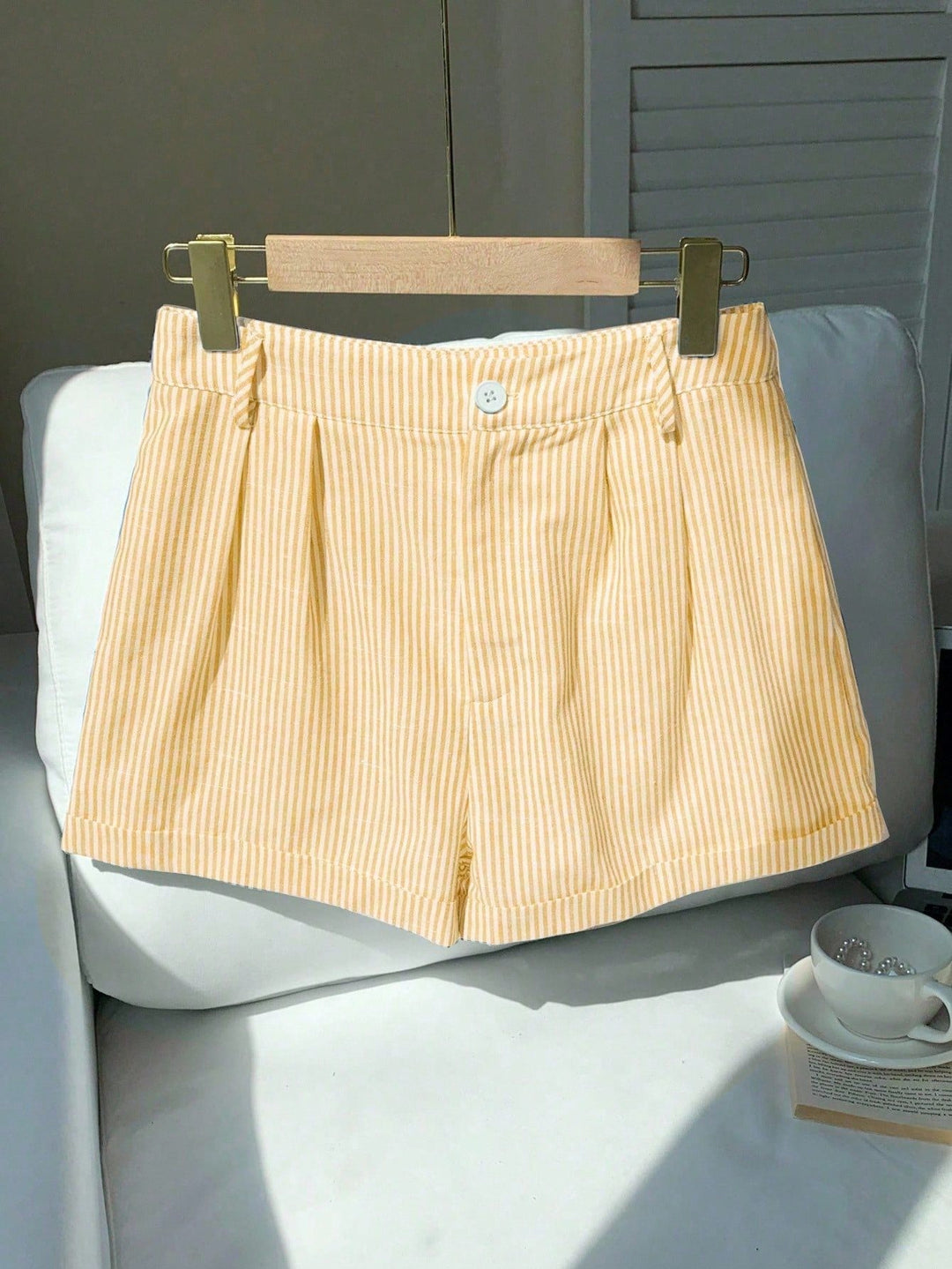 Șort SHEIN, galben