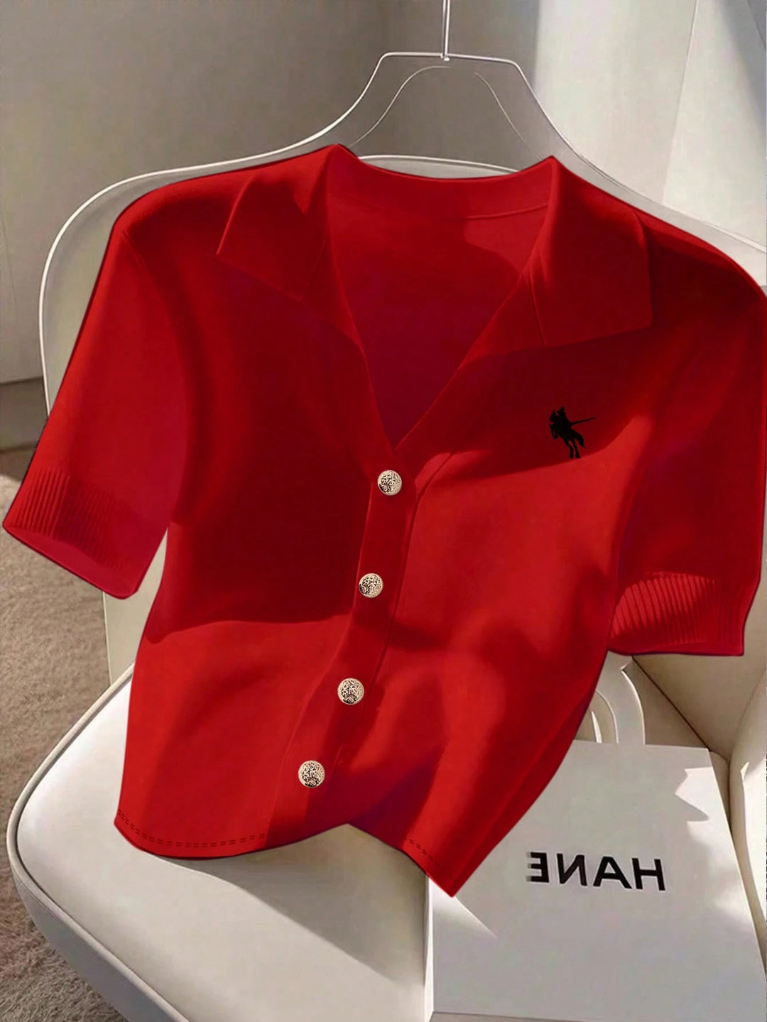 Tricou cu nasturi SHEIN, roșu