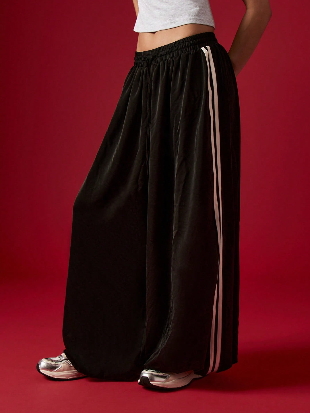 Pantaloni SHEIN, negru