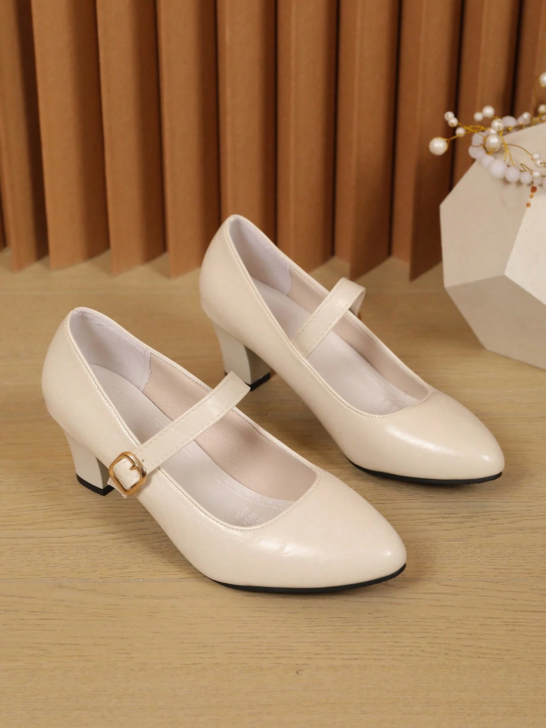 Pantofi cu toc SHEIN, crem