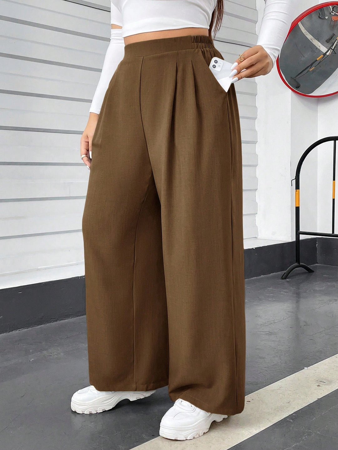 Pantaloni SHEIN, maro