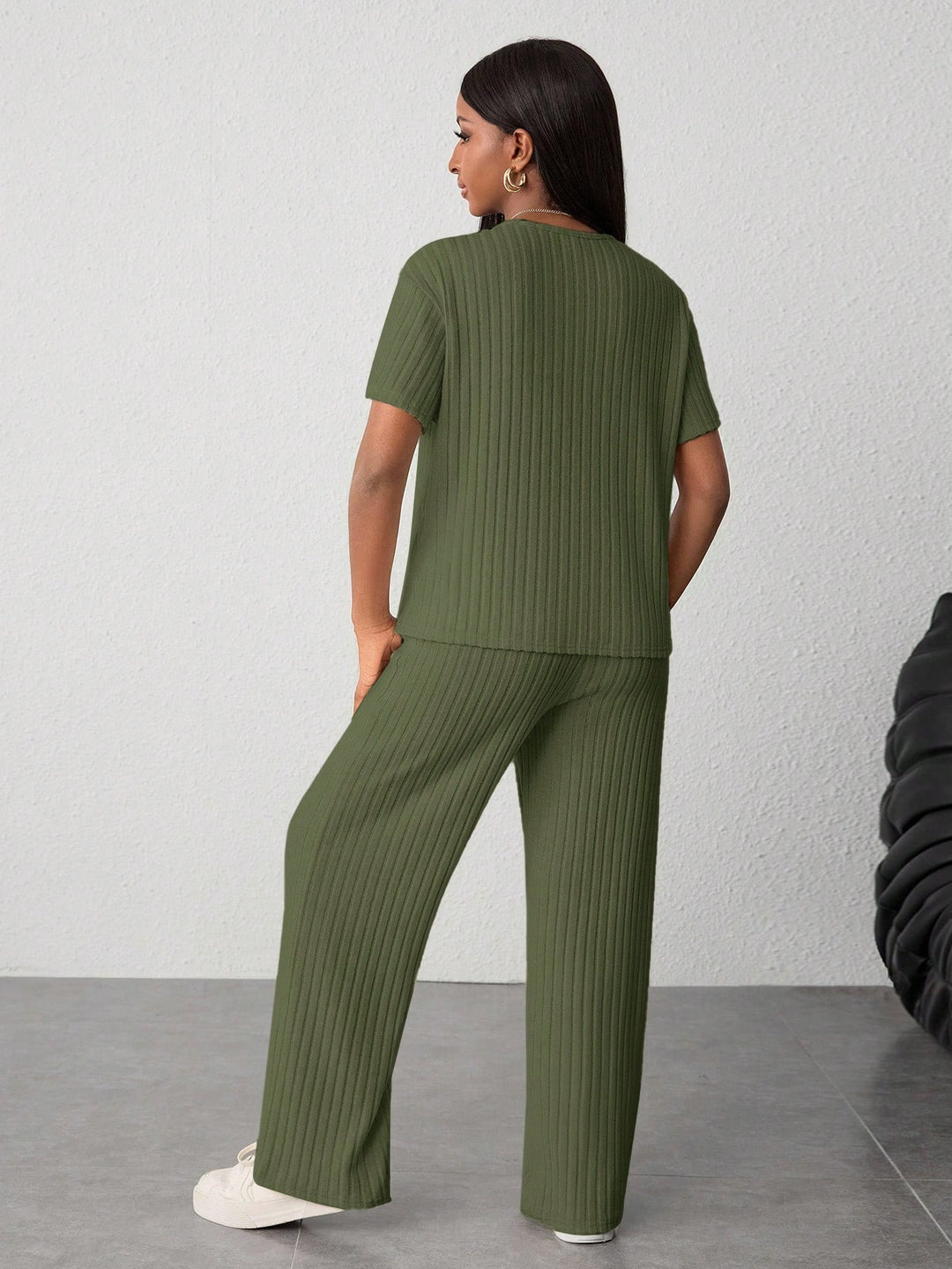 Set de pantaloni si tricou SHEIN, verde